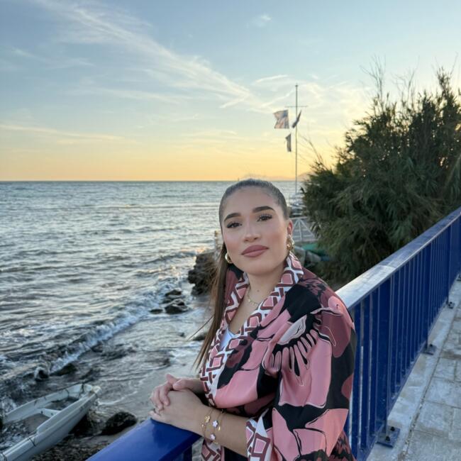 Babysitter in Marseille: Monica