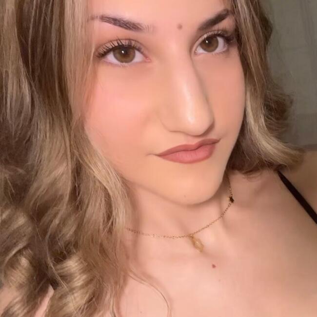 Babysitter in Athens: Θεανώ 