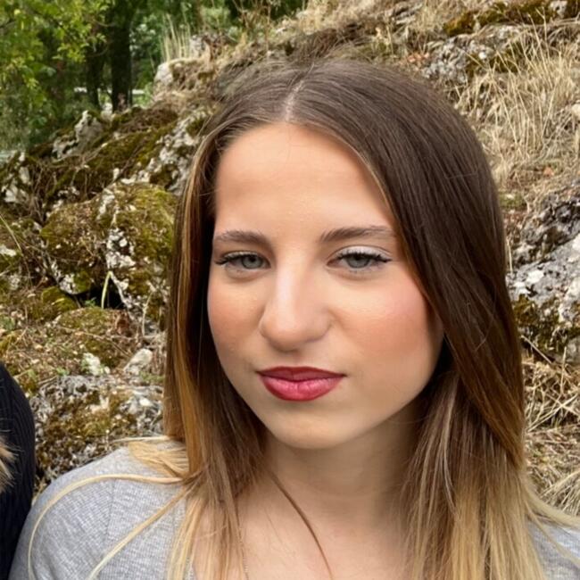 Babysitter in Montbazon: Clémence