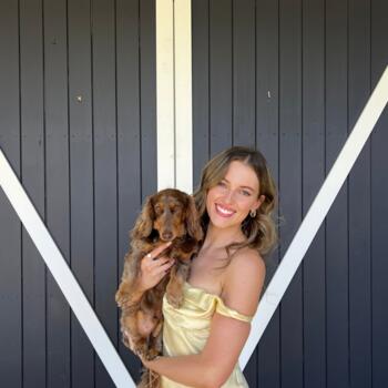 Babysitter Wellington: Brooke