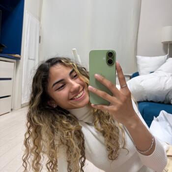 Babysitter in Florianópolis: Leticia