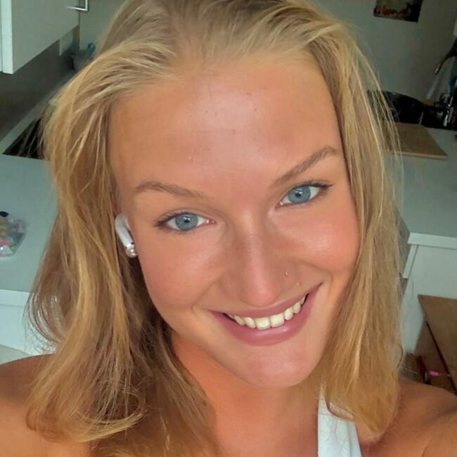 Babysitter in Vienna: Leona Marie BA