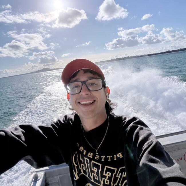 Babysitter in Auckland: Camilo