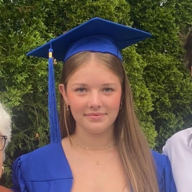 Babysitter in Burlington: Ava