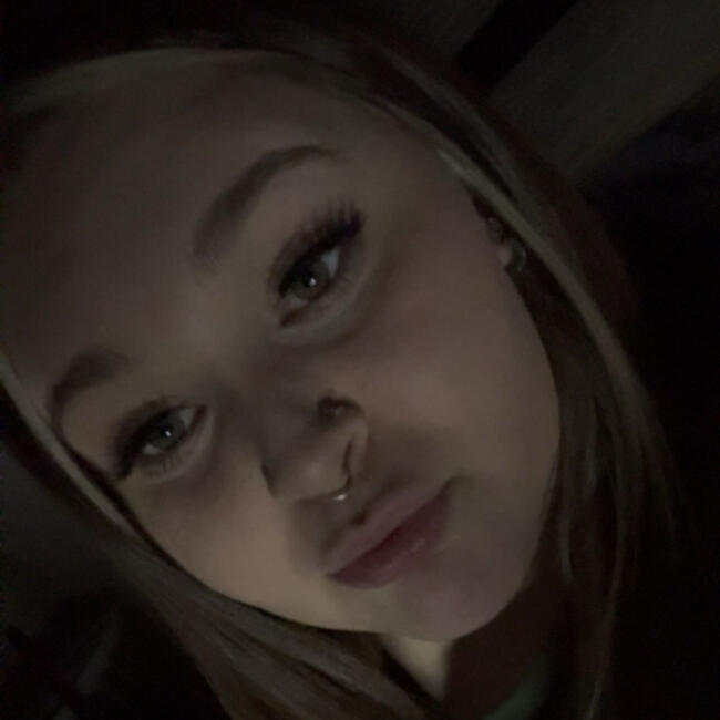 Babysitter in Quinlan: Briana