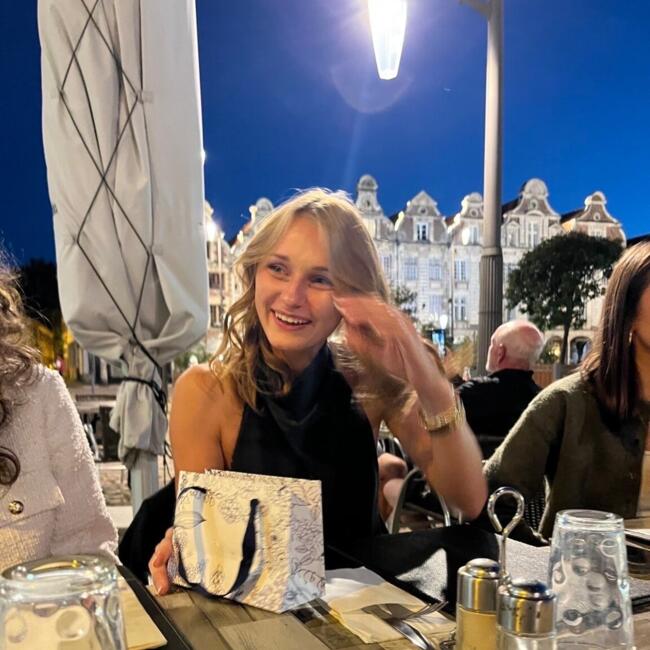 Babysitter in Mont-Saint-Éloi: Mathilde