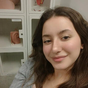 Babysitter in Paris: Imene