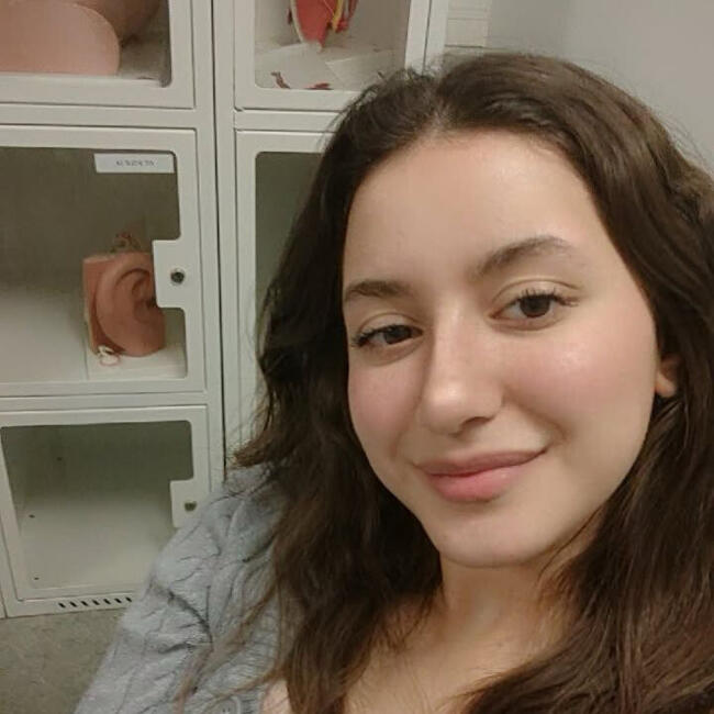 Babysitter in Paris: Imene