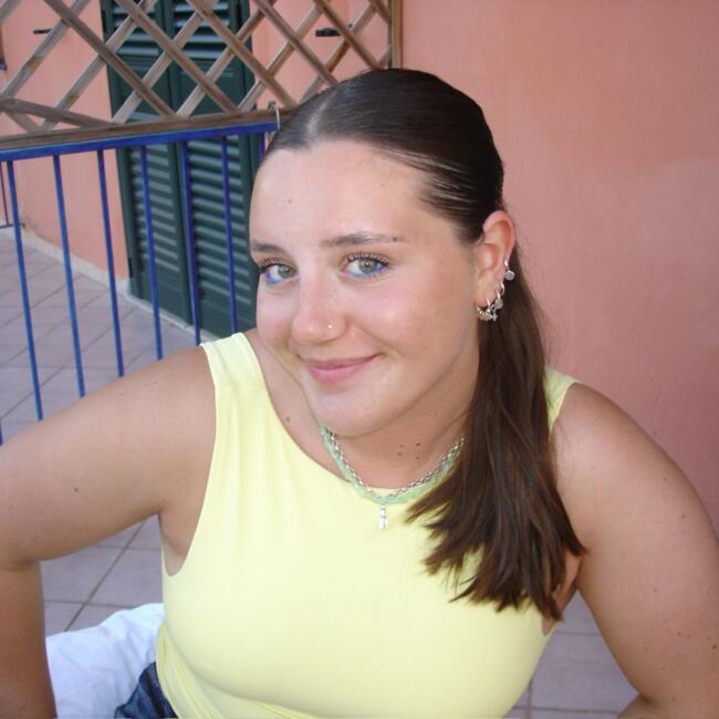 Babysitter in Sheffield: Hannah