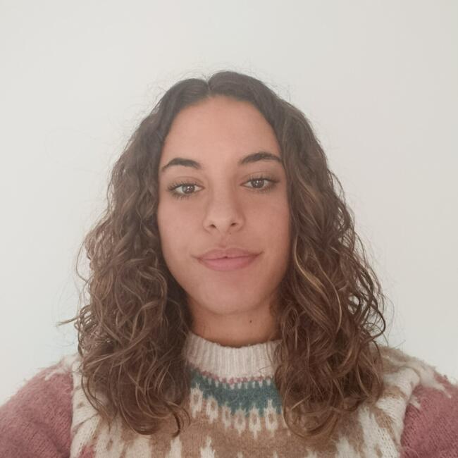 Babysitter em Caxias: Maria