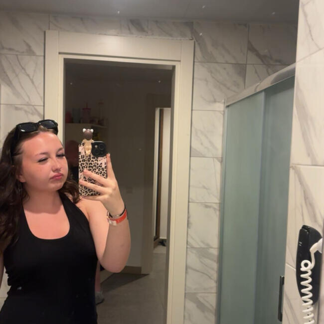 Babysitter in Moodiesburn: Hannah