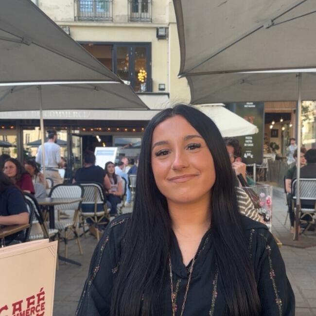 Babysitter in Sainte-Luce-sur-Loire: Elisa