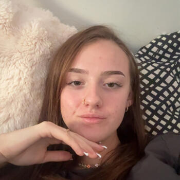Babysitter in Saint-Doulchard: Ana