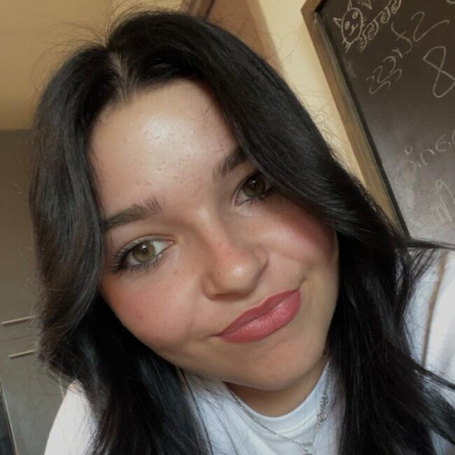 Babysitter in Montfrin: Kymberlee