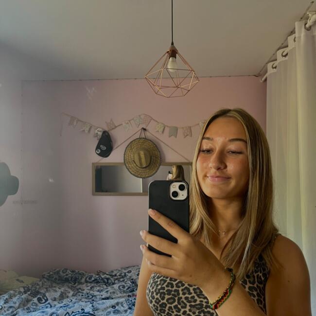 Babysitter in Biarritz: Maora