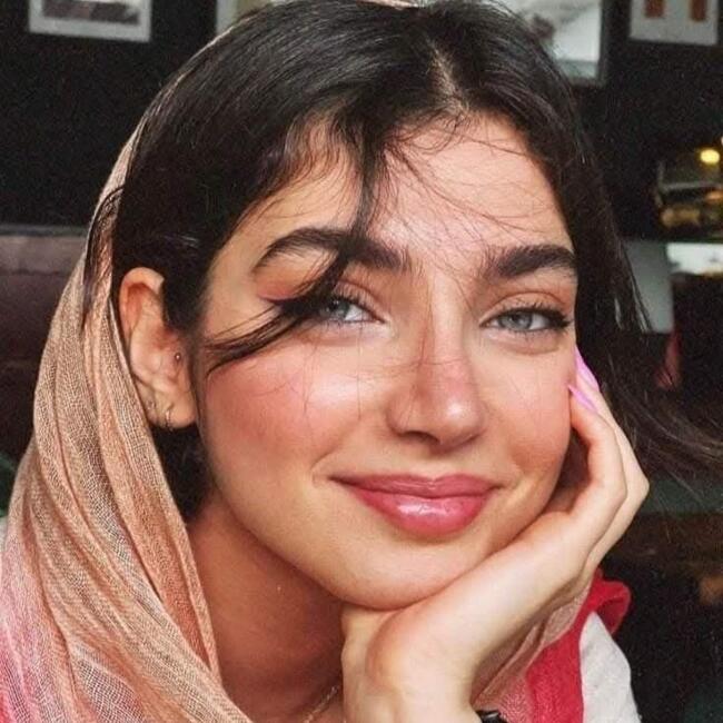 Babysitter in Cairo: Rabab