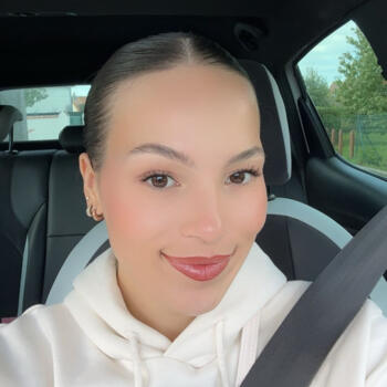 Babysitter in Villebarou: Inès