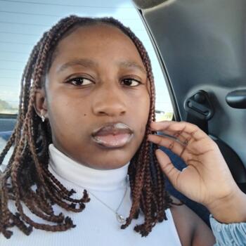 Babysitter Cape Town: Leonah