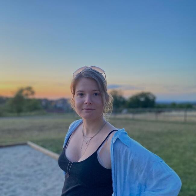 Babysitter in Neuilly-sur-Seine: Jade