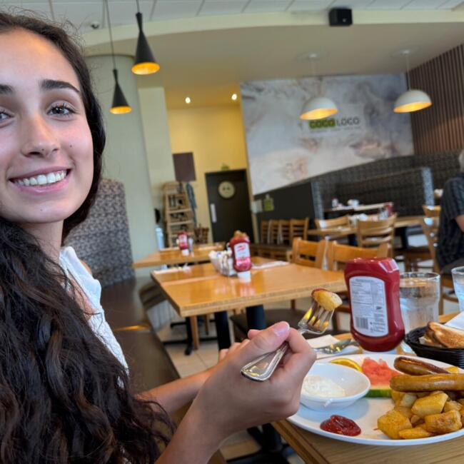 Baby-sitter in Laval: Camila