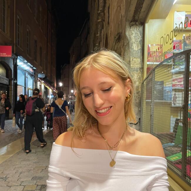 Babysitter in Dijon: Elborg