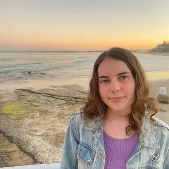 Babysitter Auckland: Shira