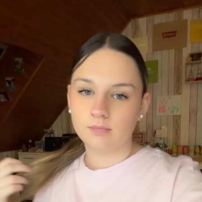 Babysitter in Férel: Carla