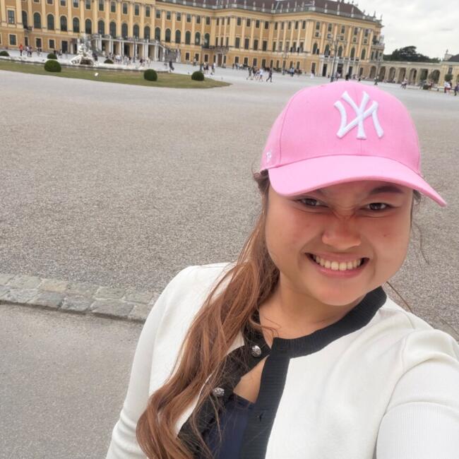 Babysitter in Vienna: Syabina