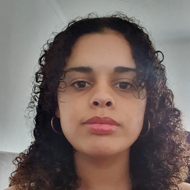 Babysitter em Marinha Grande: Iara