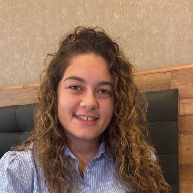 Babysitter in Écrouves: Louhann