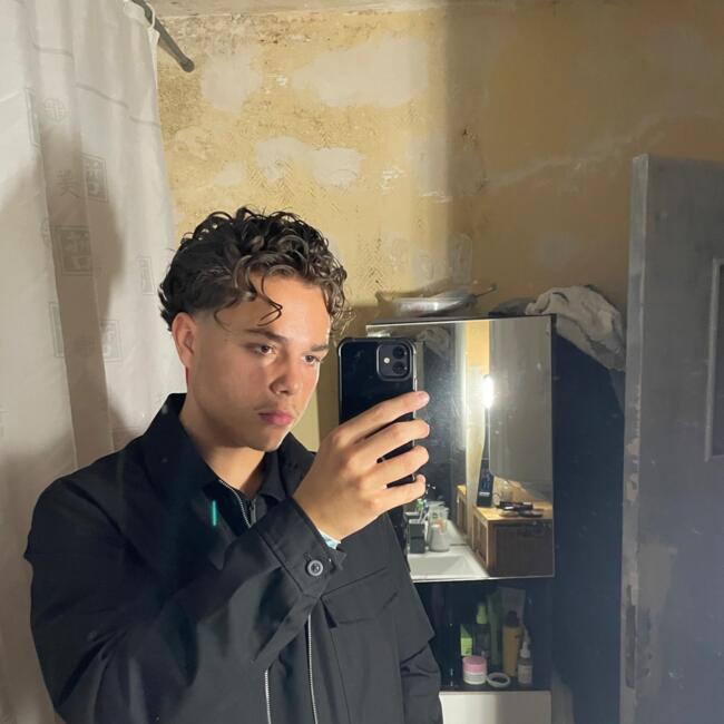 Babysitter in Beaune: Aaron