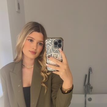 Babysitter in Omagh: Emily