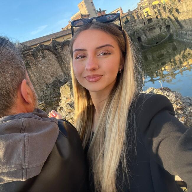 Babysitter a Casalgrande: Giulia