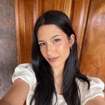 Babysitter in Santa Ana: Arella