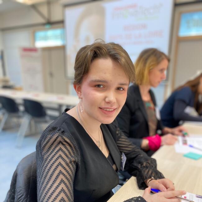 Babysitter in Écouflant: Manon