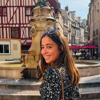 Babysitter in Saint-Julien-du-Sault: Elodie