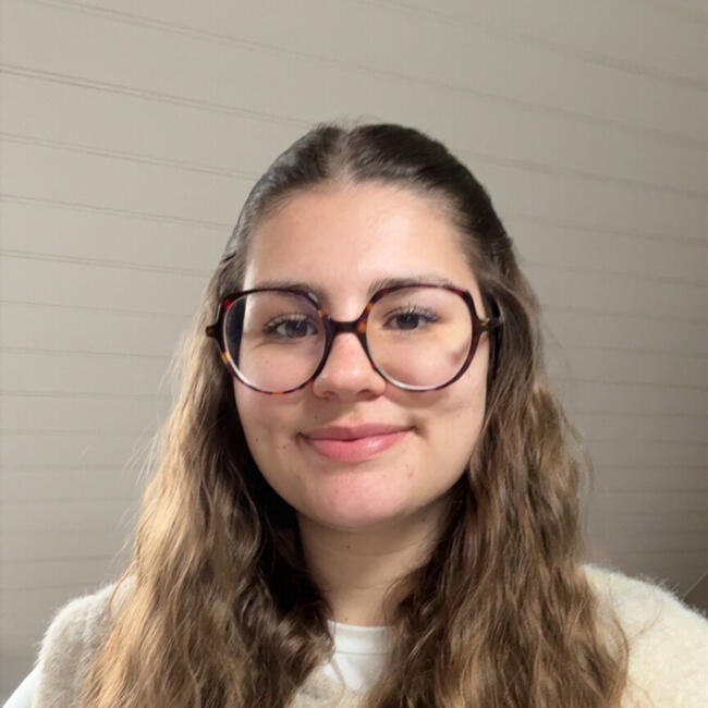 Babysitter in Coutances: Julia