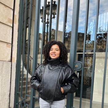 Babysitter in Clichy: Maya