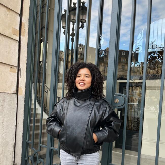 Babysitter in Clichy: Maya