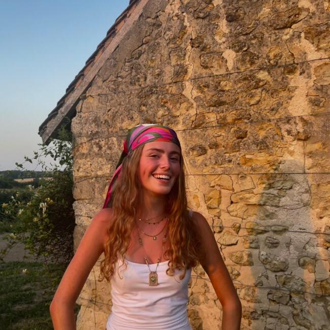 Babysitter in Le Chesnay: Alice