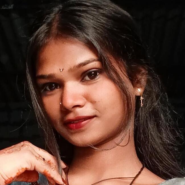 Babysitter in Mumbai: Puja