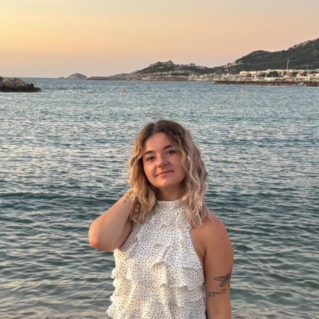 Babysitter in Baillargues: Lina