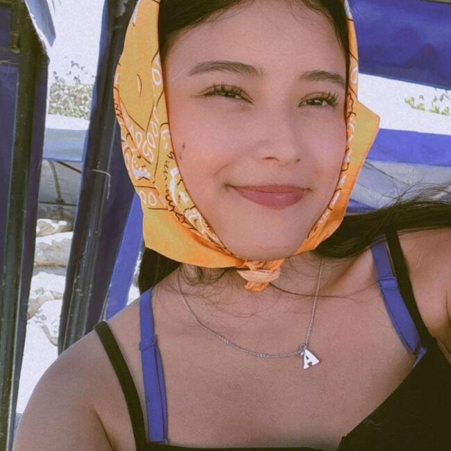 Babysitter in Quevedo: HILARY