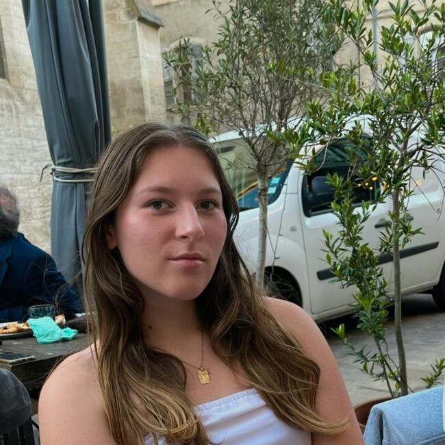 Babysitter in Le Thor: Lilou