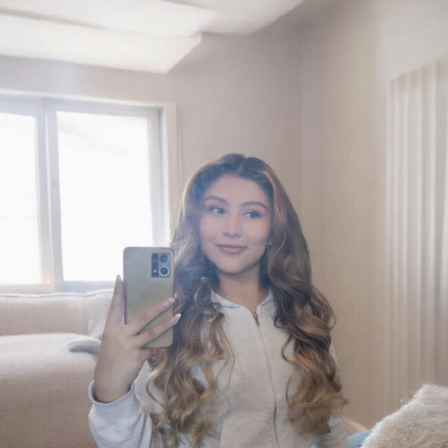 Babysitter in Don Antonio: Alondra Barrera