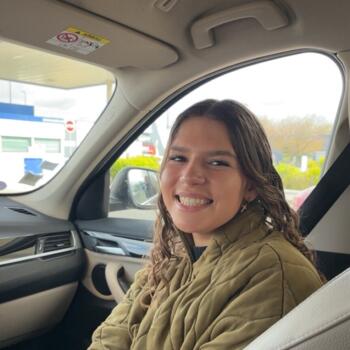 Babysitter in Quelaines-Saint-Gault: Evie