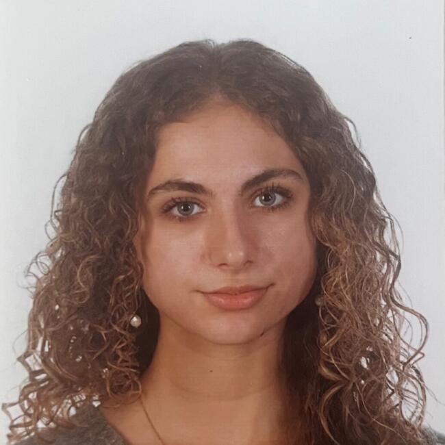 Babysitter in Ames: Candela