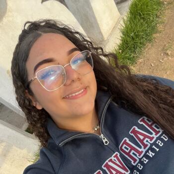 Babysitter in Alajuelita: Allison