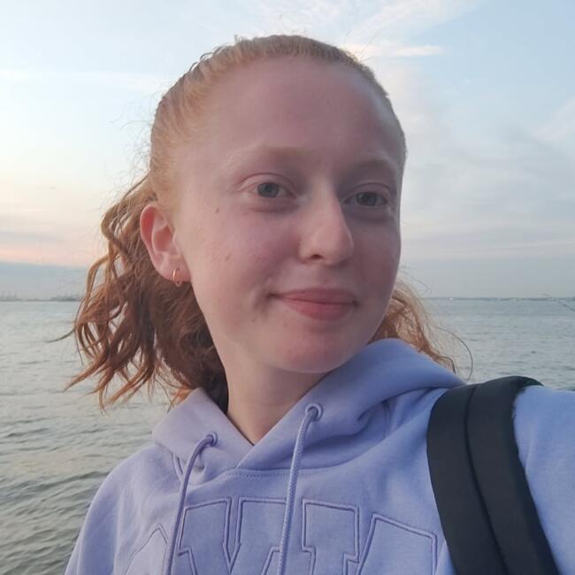 Babysitter in Caen: Louanne