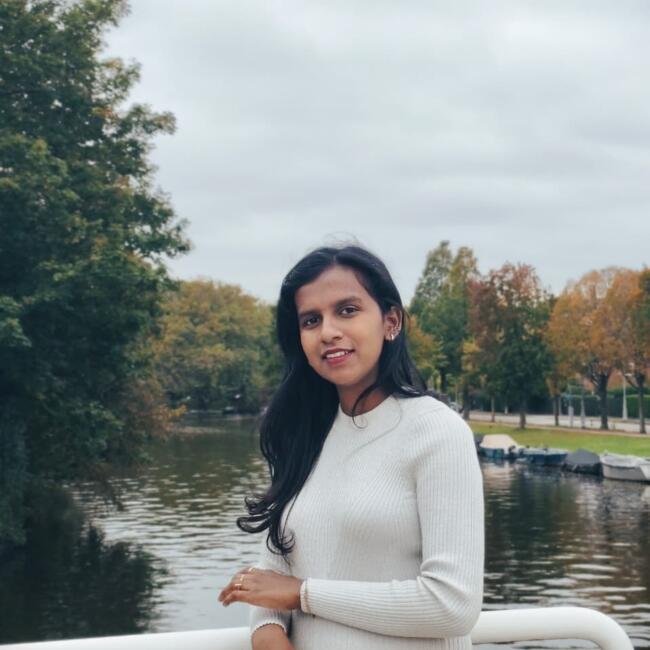 Babysitter in Paris: PARVATHY